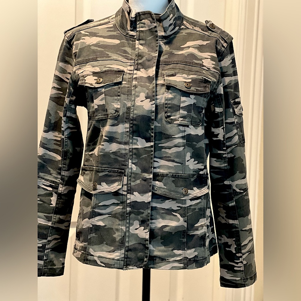 Kensie Utility Jacket size Large in green Camo